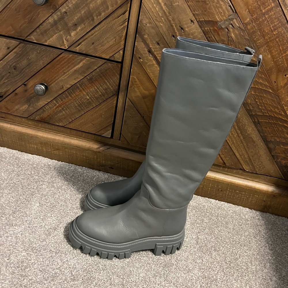 Marc Fisher Malena tall lug sole boots. Grey leather. Size 7. Never worn.
